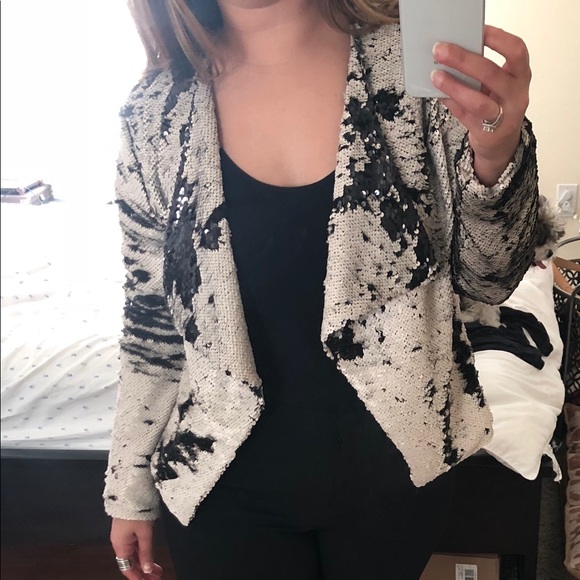 ❌SOLD ❌ Cupcakes & Cashmere sequined jacket - Picture 3 of 7